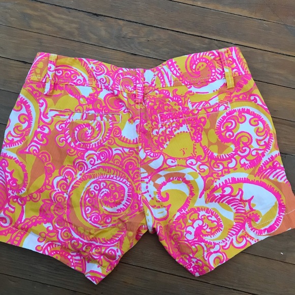 Patterned Lilly Pulitzer shorts - Picture 4 of 4